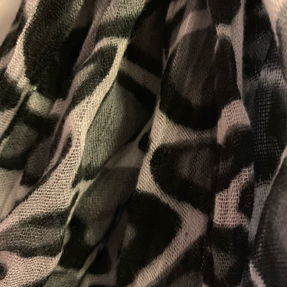 Patterned Scarf. - Picture 2 of 3